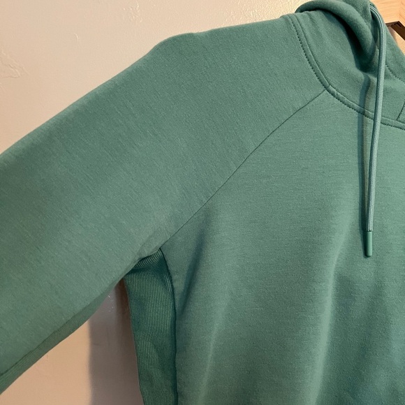 Green Gymshark Women's Cropped Hoodie - Picture 5 of 11